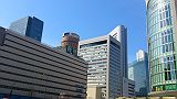 大阪駅南出口方向・阪神百貨店